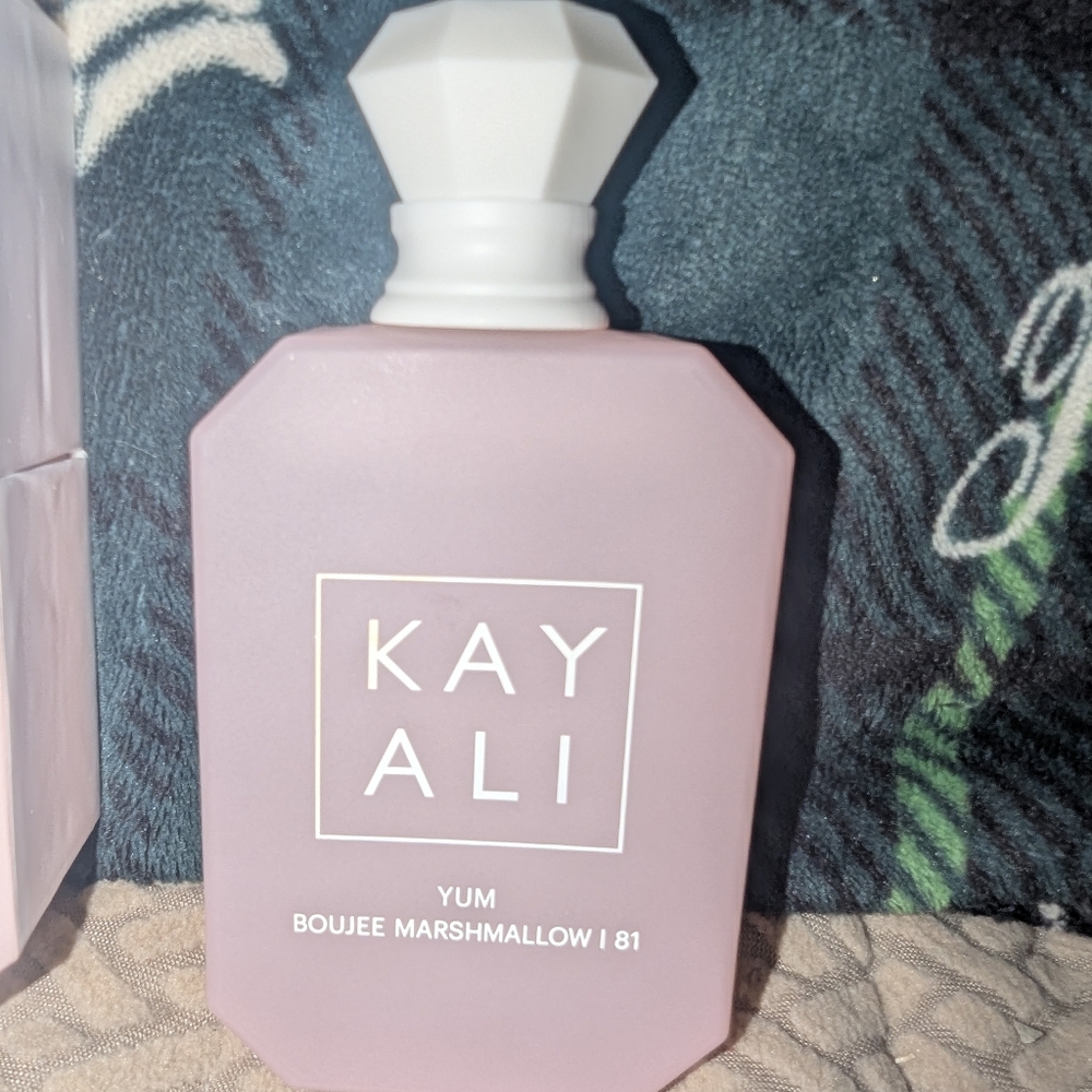 HUDA BEAUTY Kayali Yum marshmallow 81 Full Size 3.4 Oz Authentic!!! - Picture 3 of 4